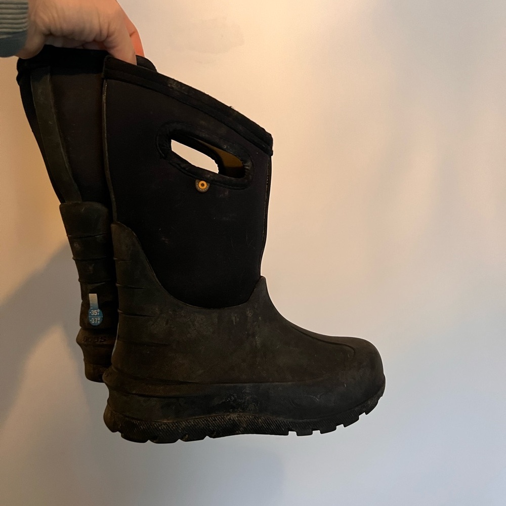 Bogs boots size 2